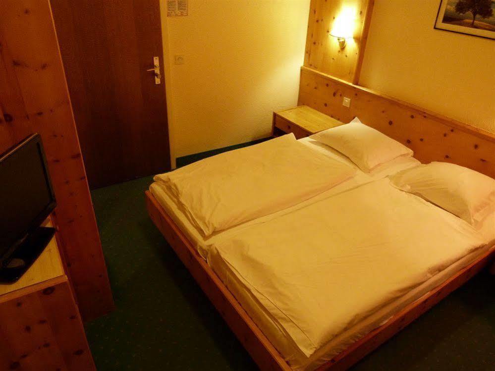Hotel Roses 3*